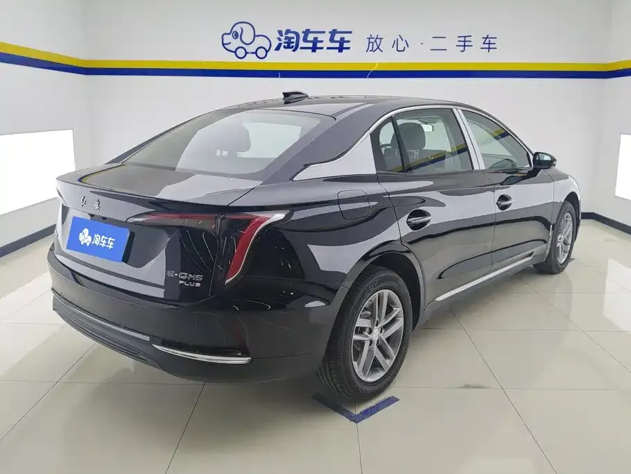 Hongqi E-QM5 — фото 8