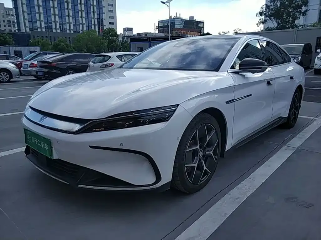 BYD Han — фото 1