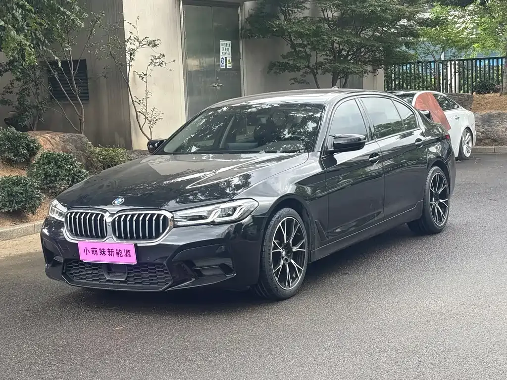 BMW 5 Series — фото 1