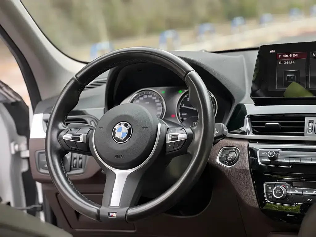 BMW X1 — фото 10