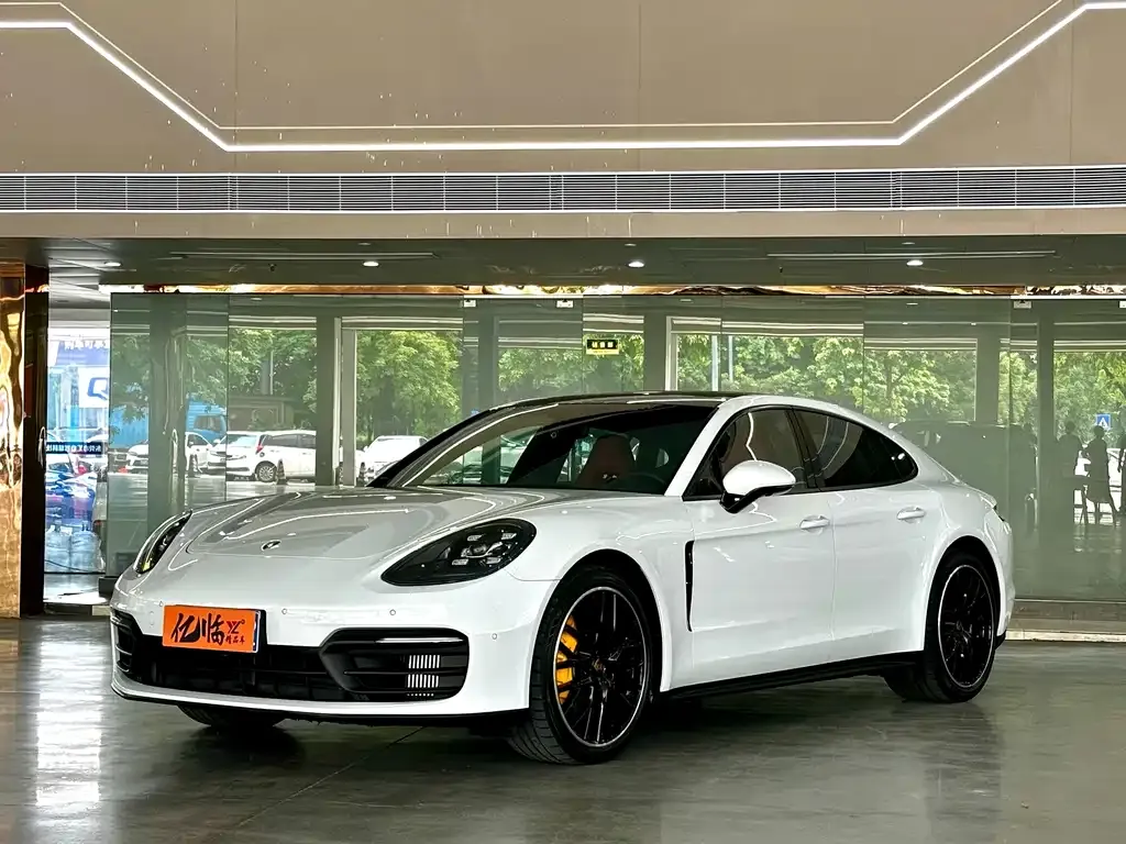 Porsche Panamera — фото 1