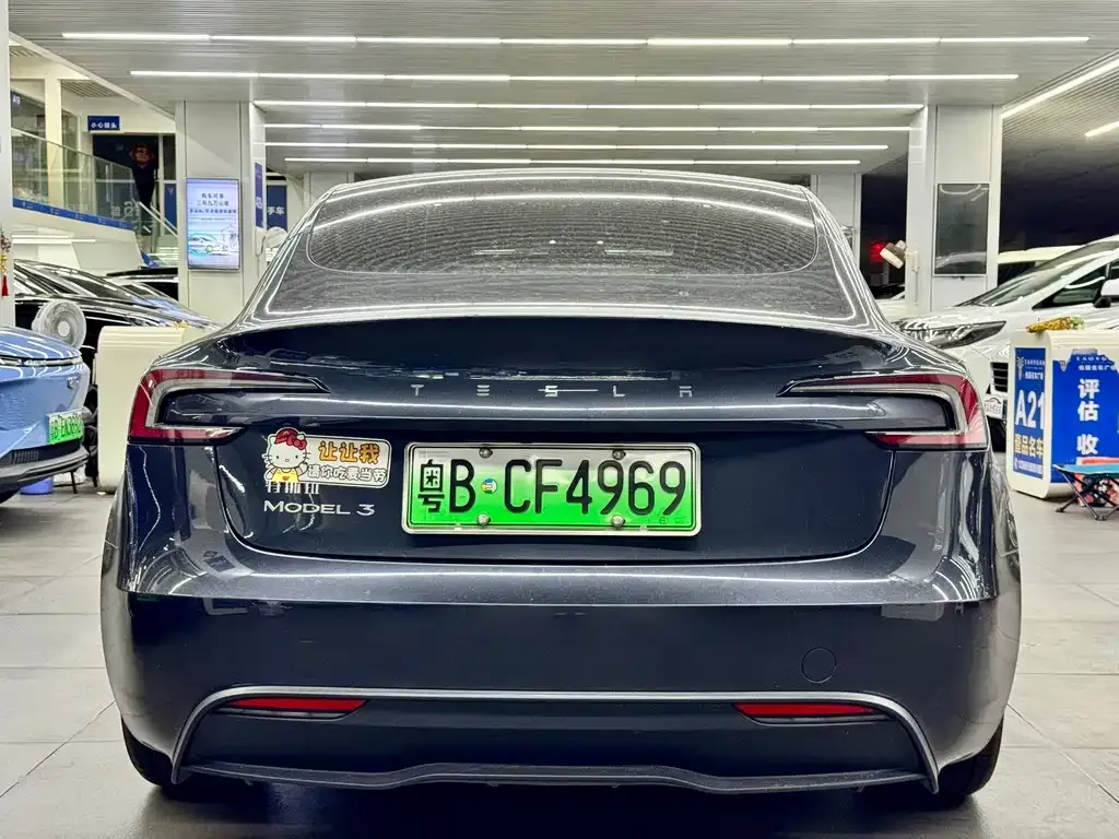 Tesla Model 3 — фото 3