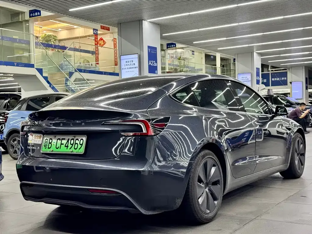 Tesla Model 3 — фото 7