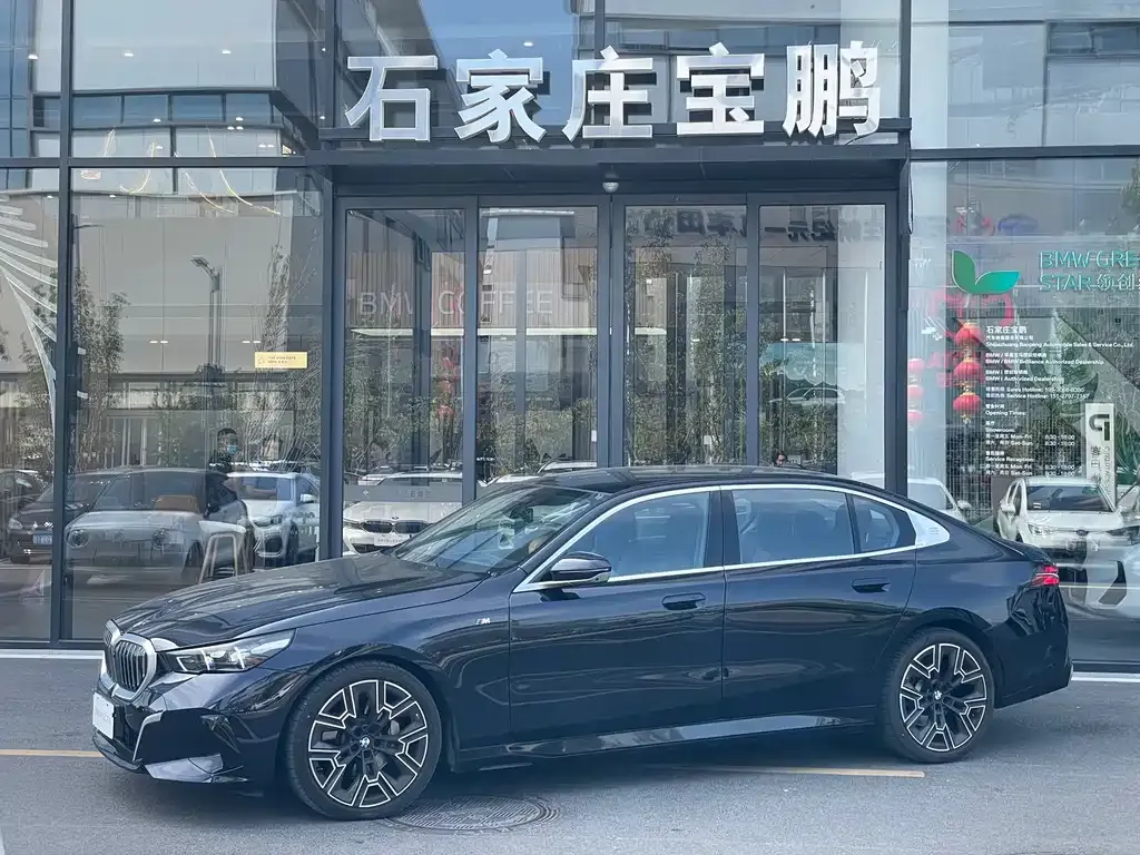 BMW 5 Series — фото 1