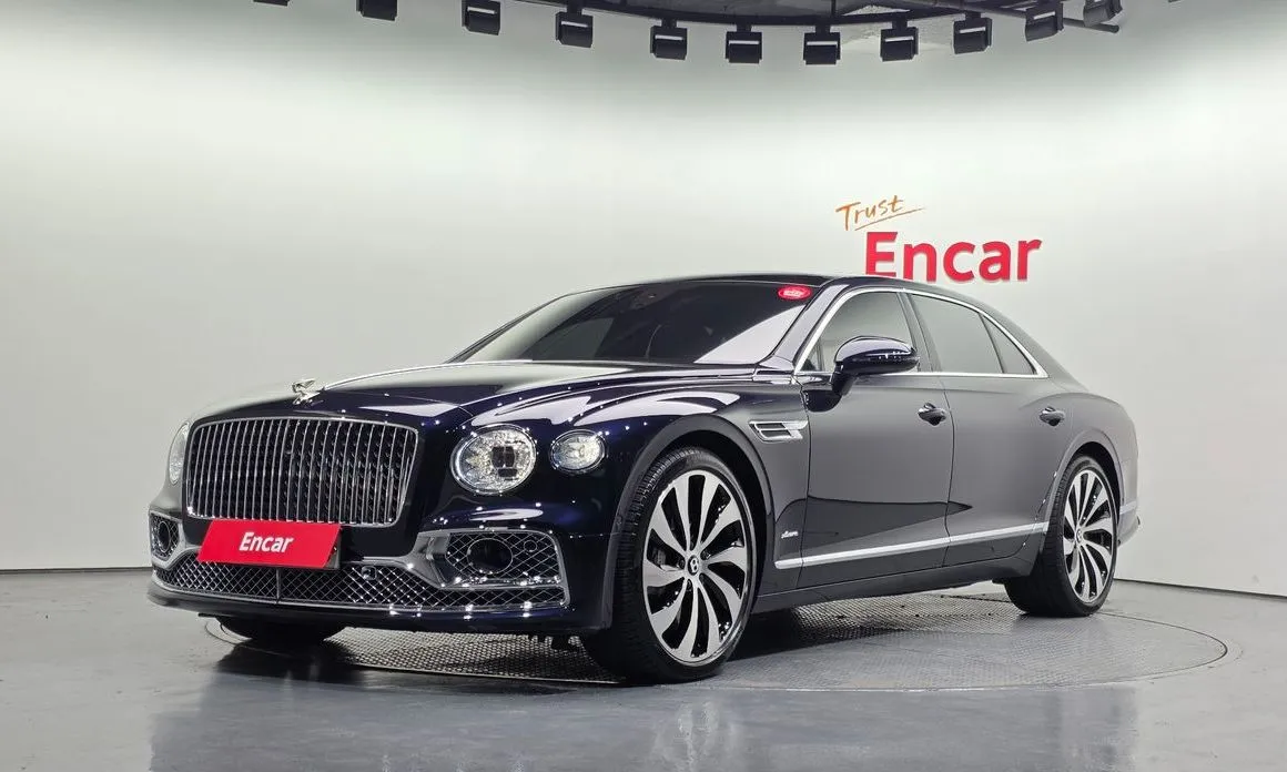 Bentley Flying Spur — фото 1