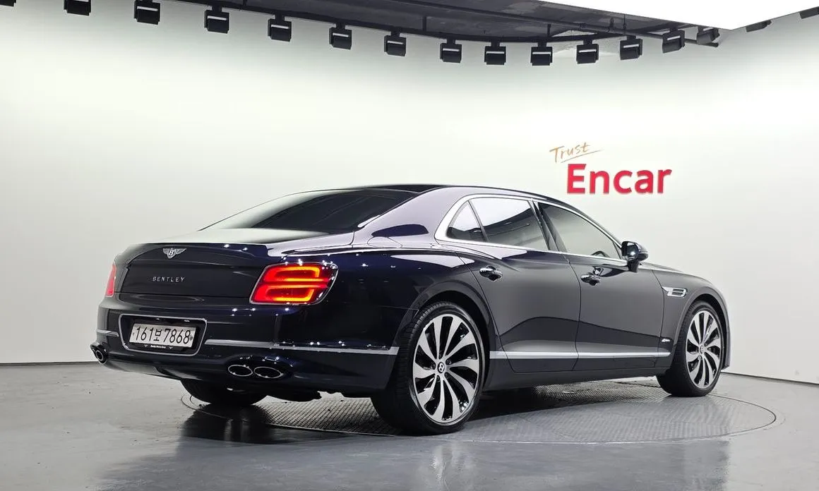 Bentley Flying Spur — фото 7