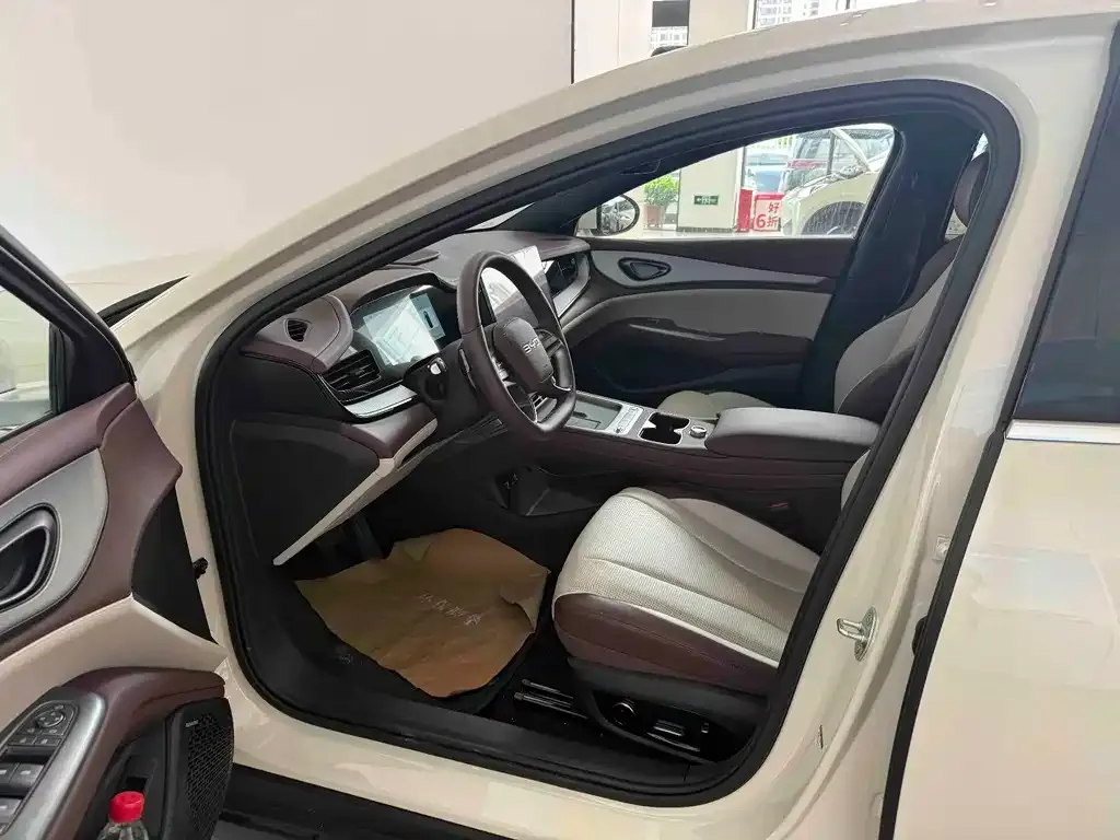 BYD Seal 07 DM-i — фото 10