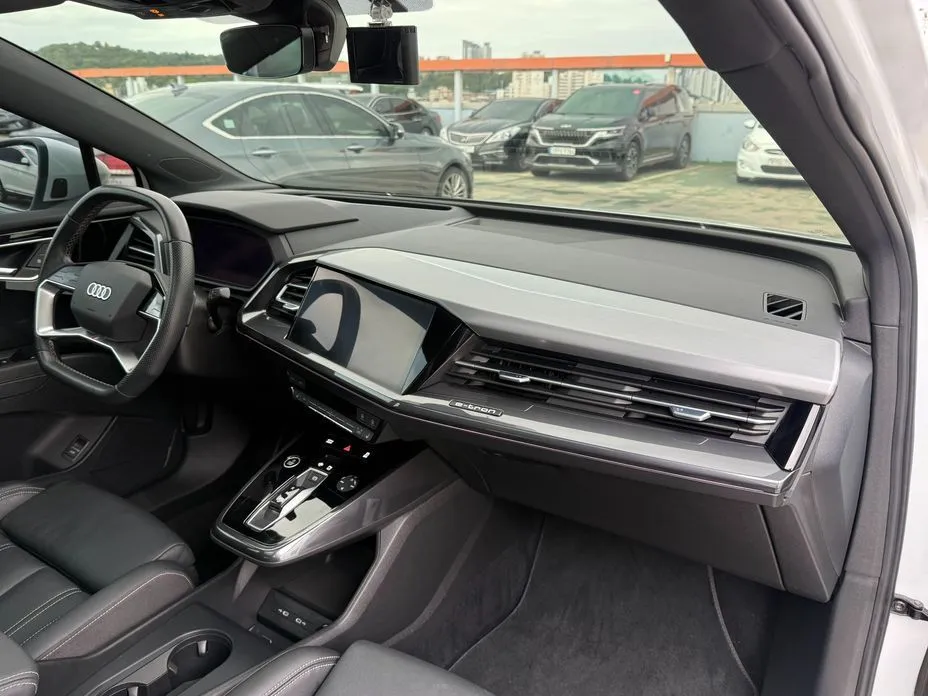 Audi Q4 e-tron — фото 10