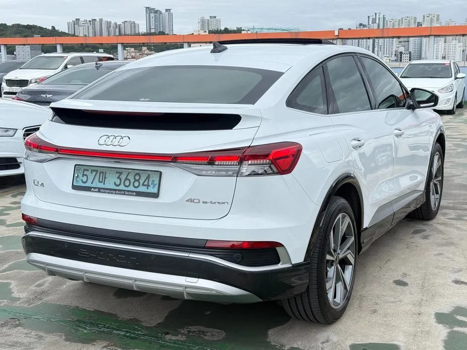 Audi Q4 e-tron — фото 3