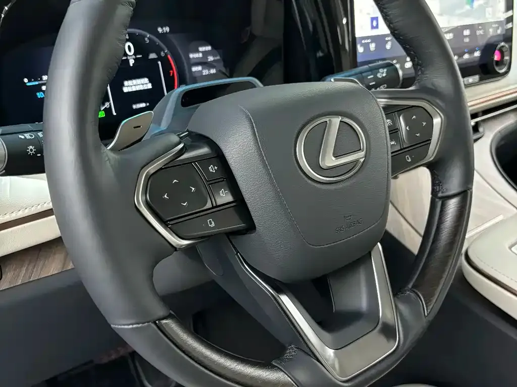 Lexus LM — фото 8