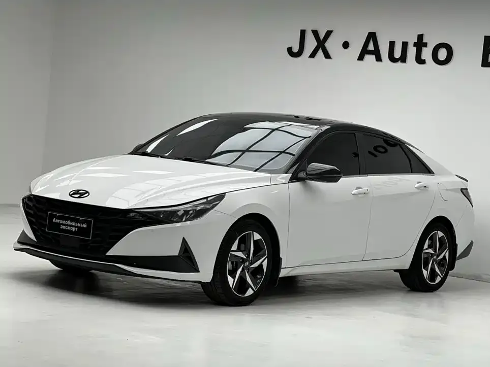 Hyundai Elantra — фото 1