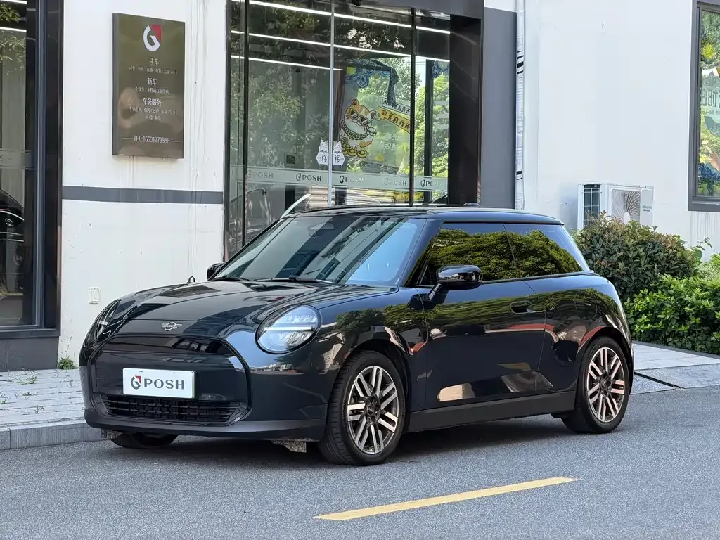 MINI Cooper EV — фото 1