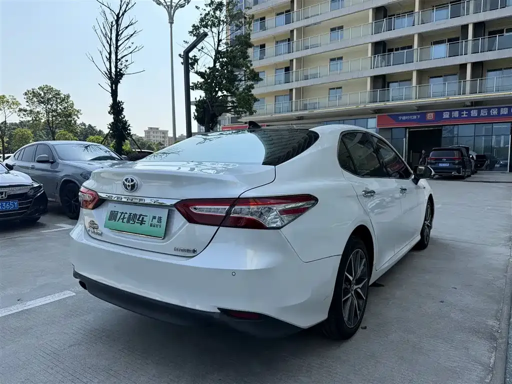 Toyota Camry — фото 8