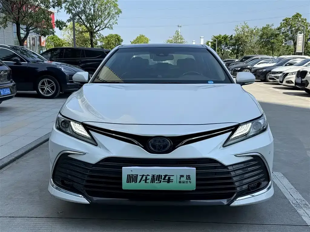 Toyota Camry — фото 2