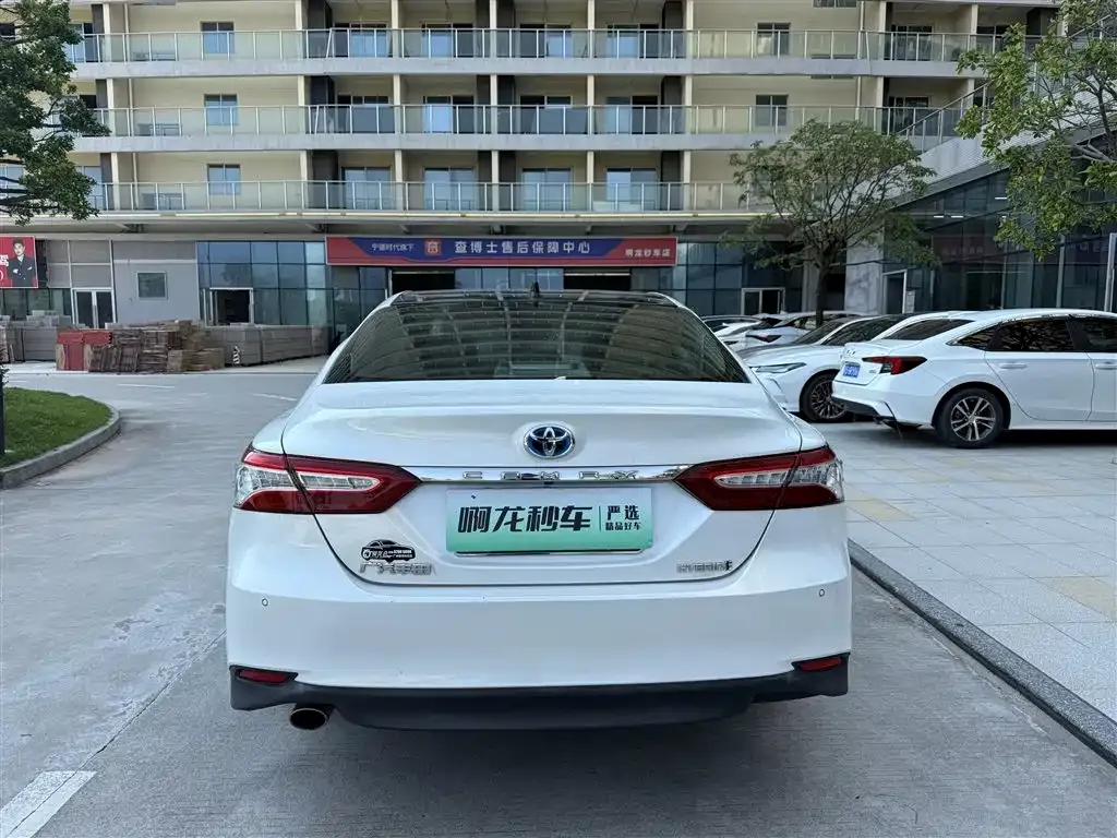 Toyota Camry — фото 5