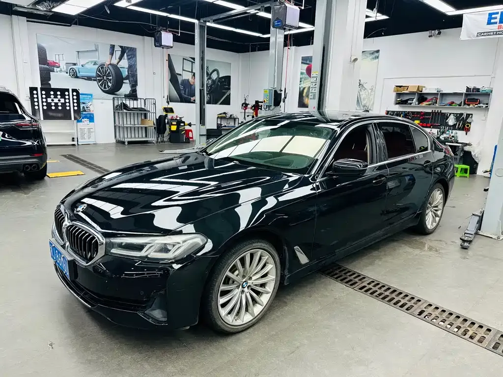 BMW 5 Series — фото 1