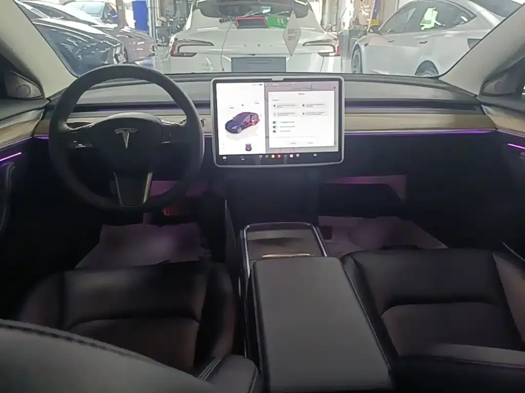 Tesla Model 3 — фото 4