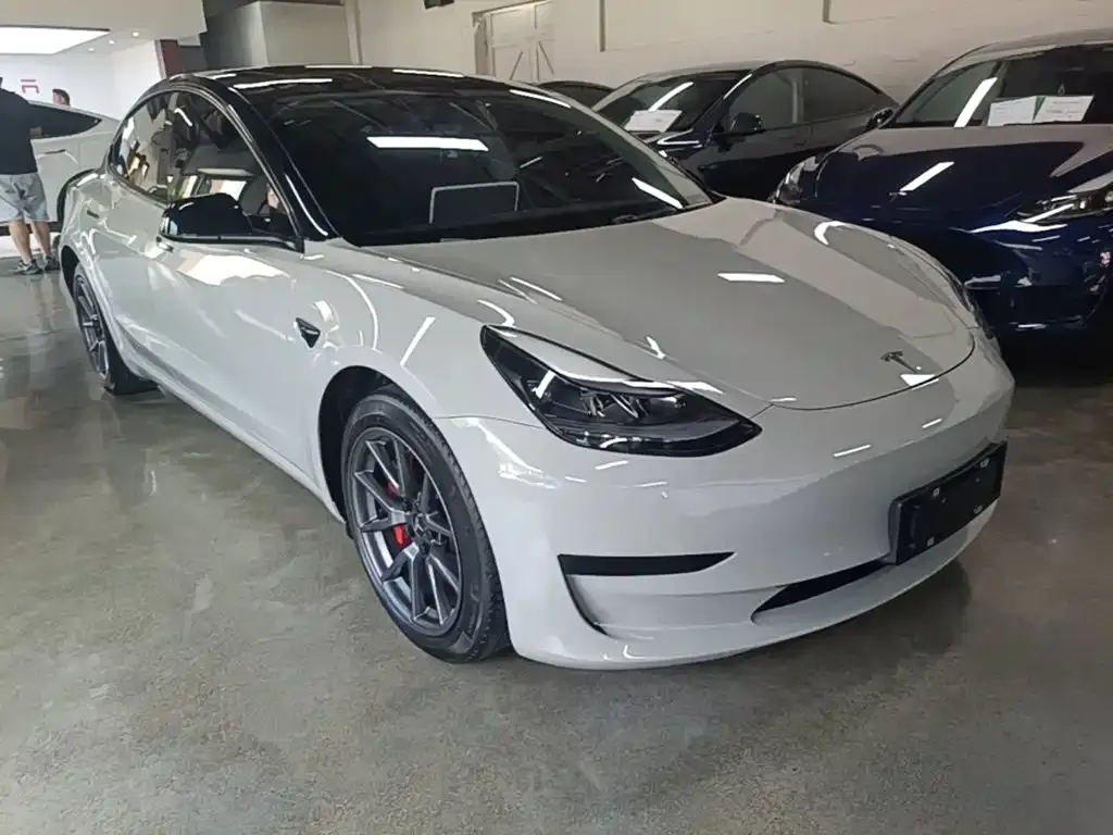 Tesla Model 3 — фото 10
