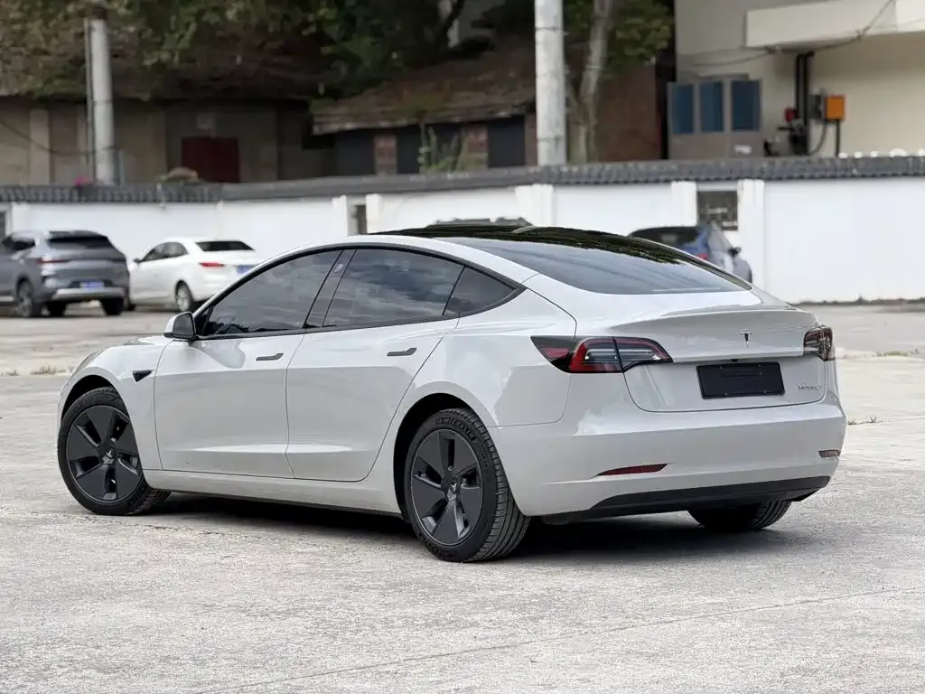Tesla Model 3 — фото 5