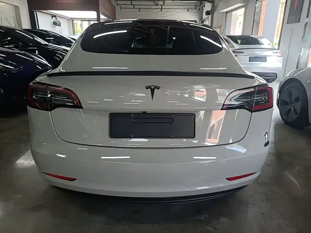 Tesla Model 3 — фото 8