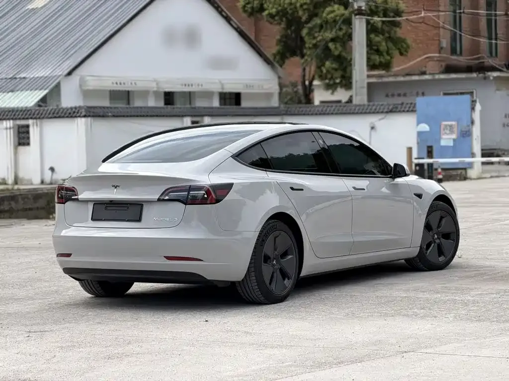 Tesla Model 3 — фото 3