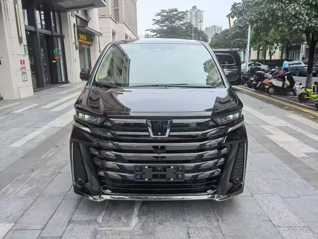 Toyota Vellfire — фото 1