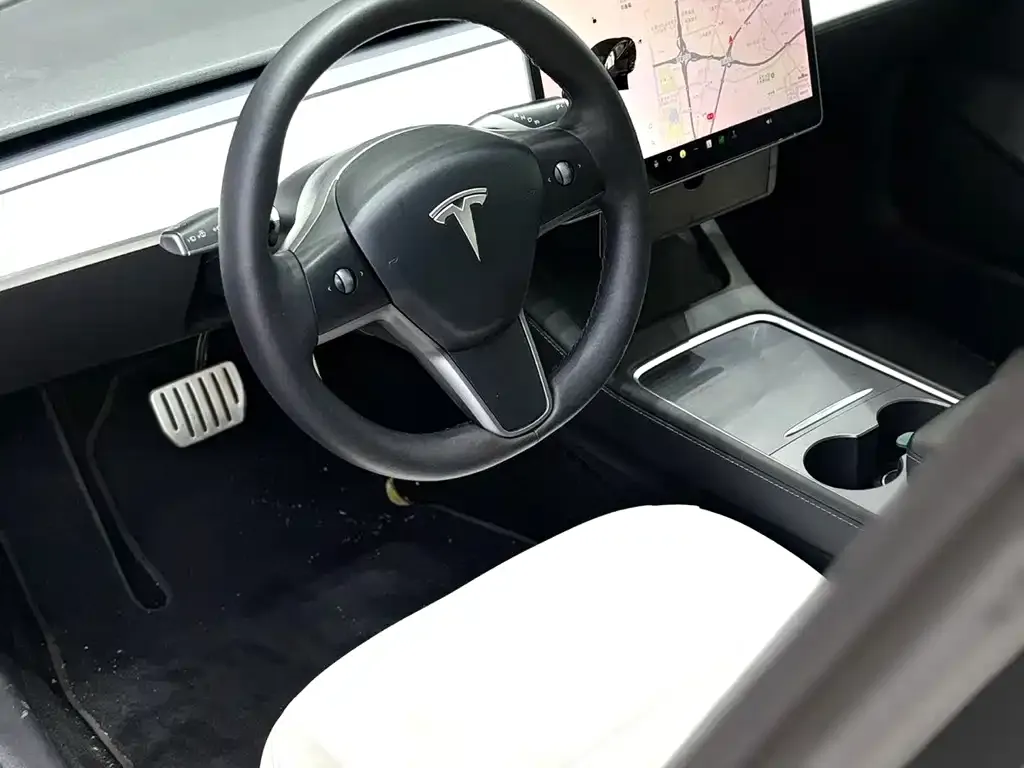 Tesla Model 3 — фото 2