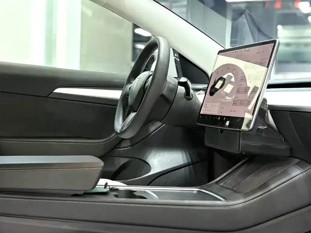 Tesla Model 3 — фото 3
