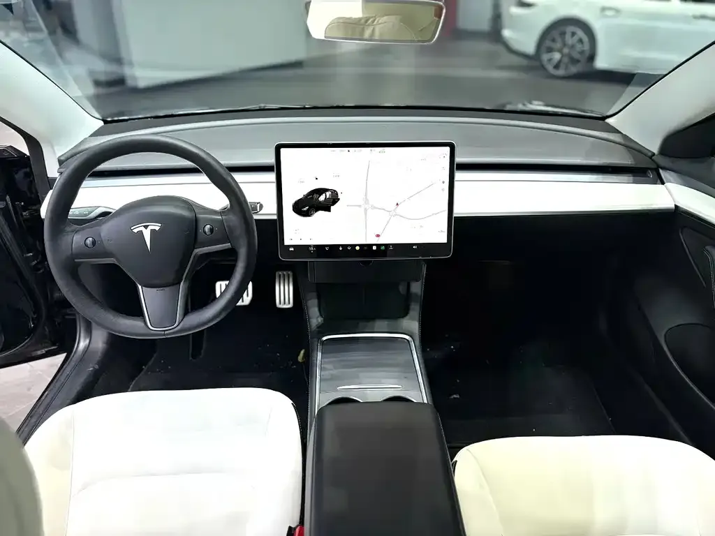 Tesla Model 3 — фото 8