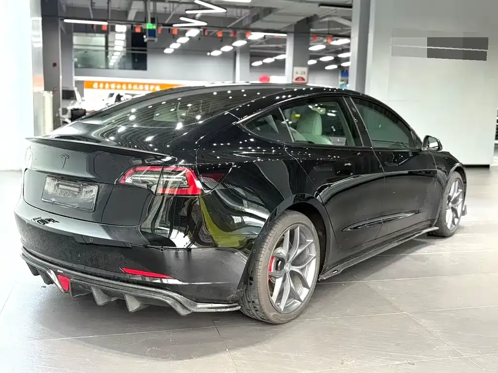 Tesla Model 3 — фото 5
