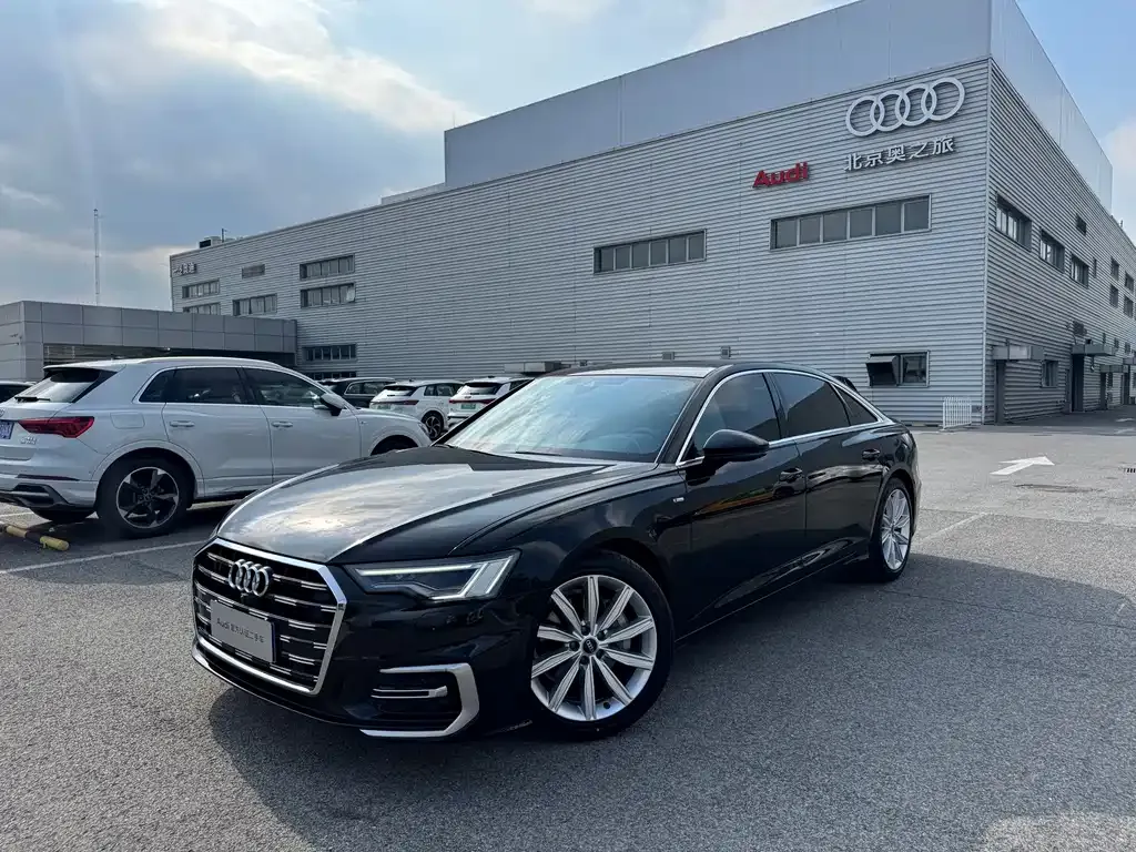 Audi A6L — фото 1