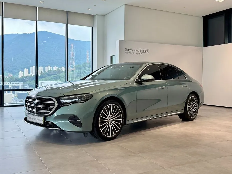 Mercedes-Benz E-Class — фото 1