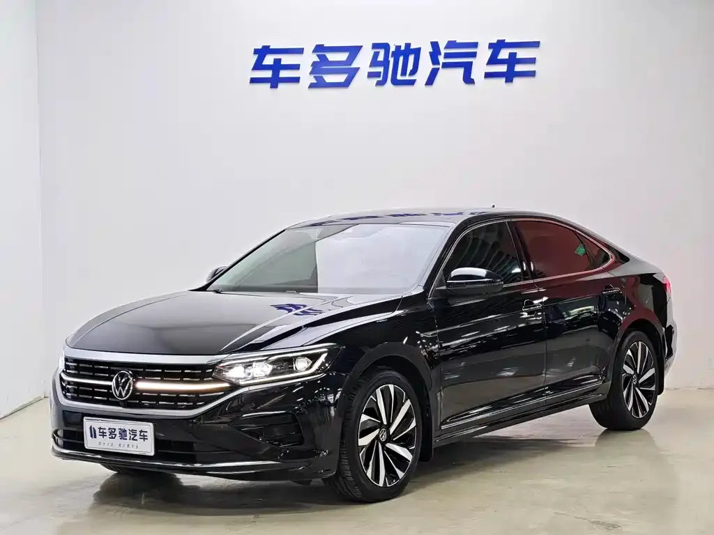 Volkswagen Passat — фото 1