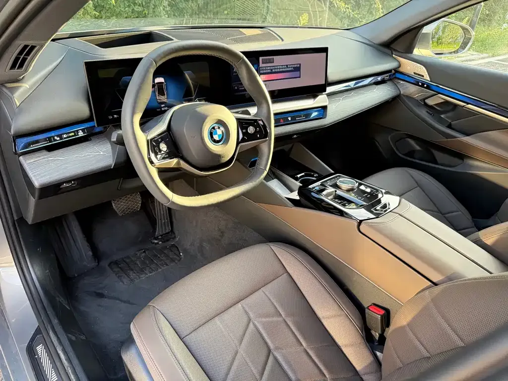 BMW i5 — фото 5