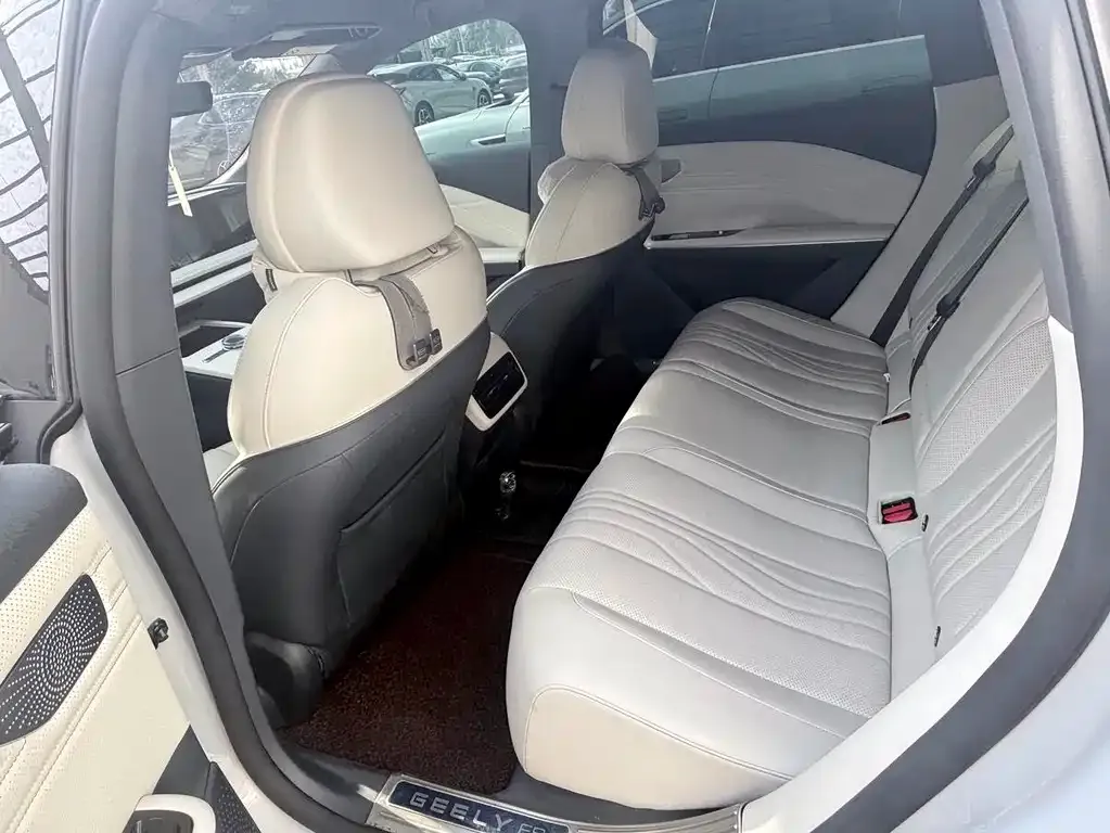 Geely Galaxy E8 — фото 10