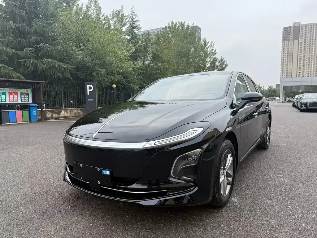 Hongqi E-QM5 — фото 1