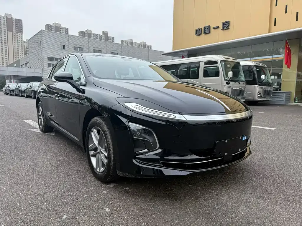 Hongqi E-QM5 — фото 3