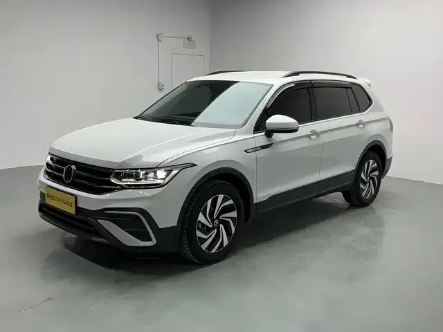 Volkswagen Tiguan L — фото 1