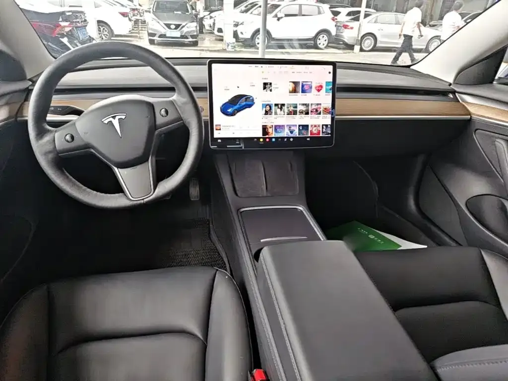 Tesla Model 3 — фото 10