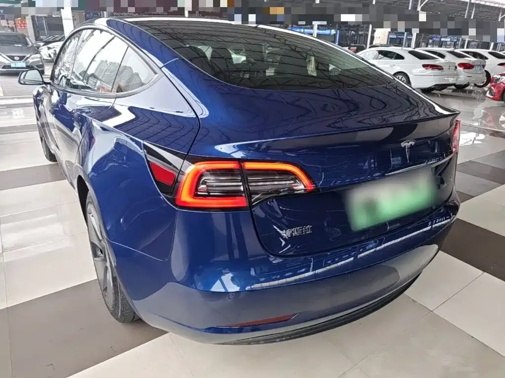 Tesla Model 3 — фото 9