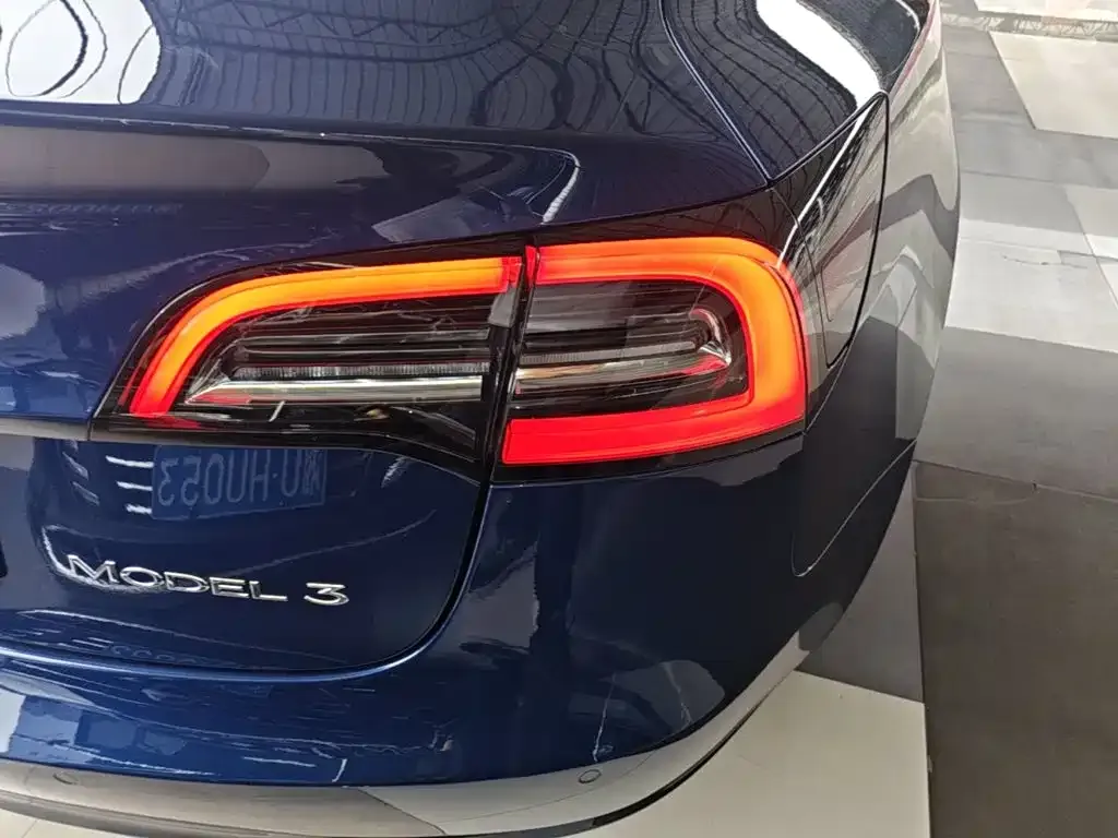 Tesla Model 3 — фото 2