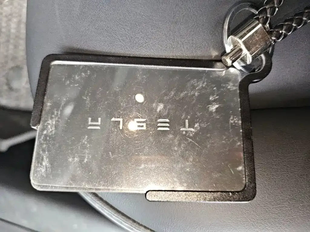 Tesla Model 3 — фото 5