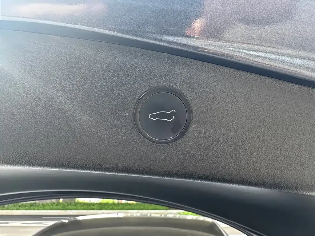 Tesla Model 3 — фото 8