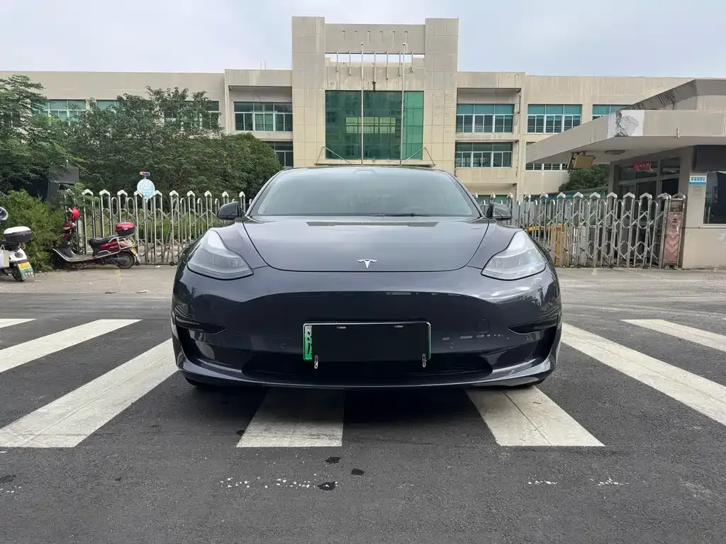 Tesla Model 3 — фото 3