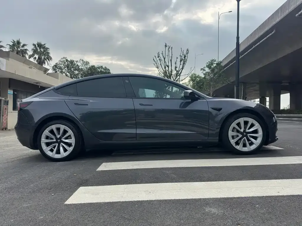 Tesla Model 3 — фото 4