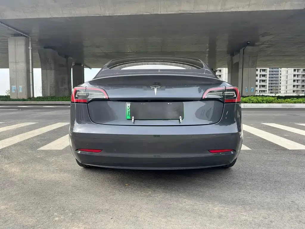 Tesla Model 3 — фото 10