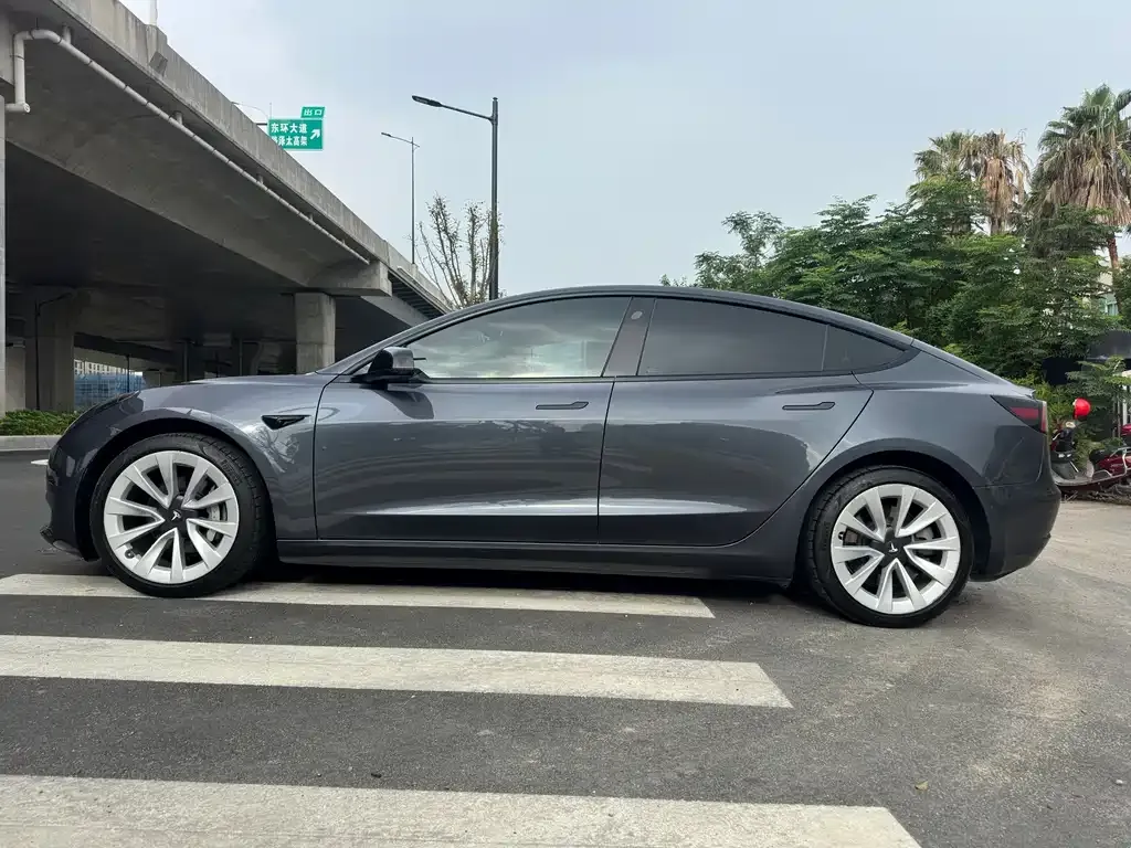 Tesla Model 3 — фото 7