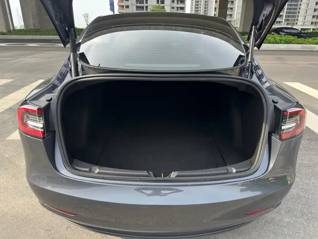 Tesla Model 3 — фото 5