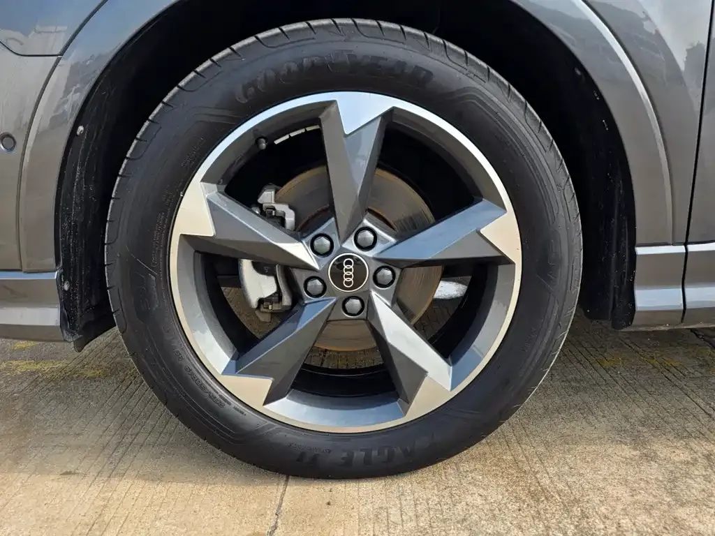 Audi Q3 — фото 10