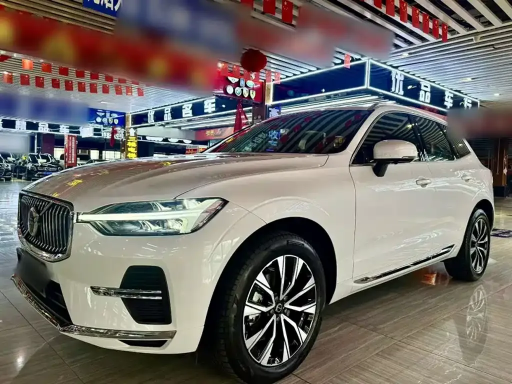 Volvo XC60 — фото 1